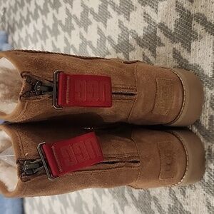 *EUC* Ugg zip up boot